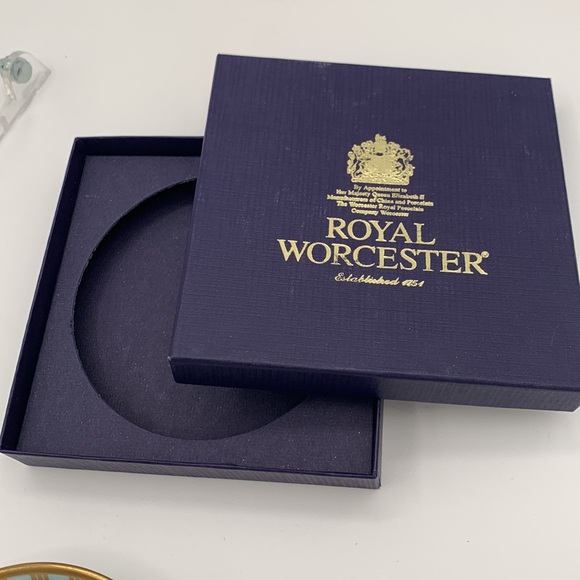 MIB Royal Worcester Millennium dish - Picture 4 of 6